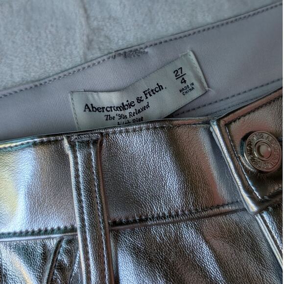NWT Abercrombie & Fitch Metallic Silver High Rise 90s Relaxed Jeans, size 27/4 - Picture 4 of 9